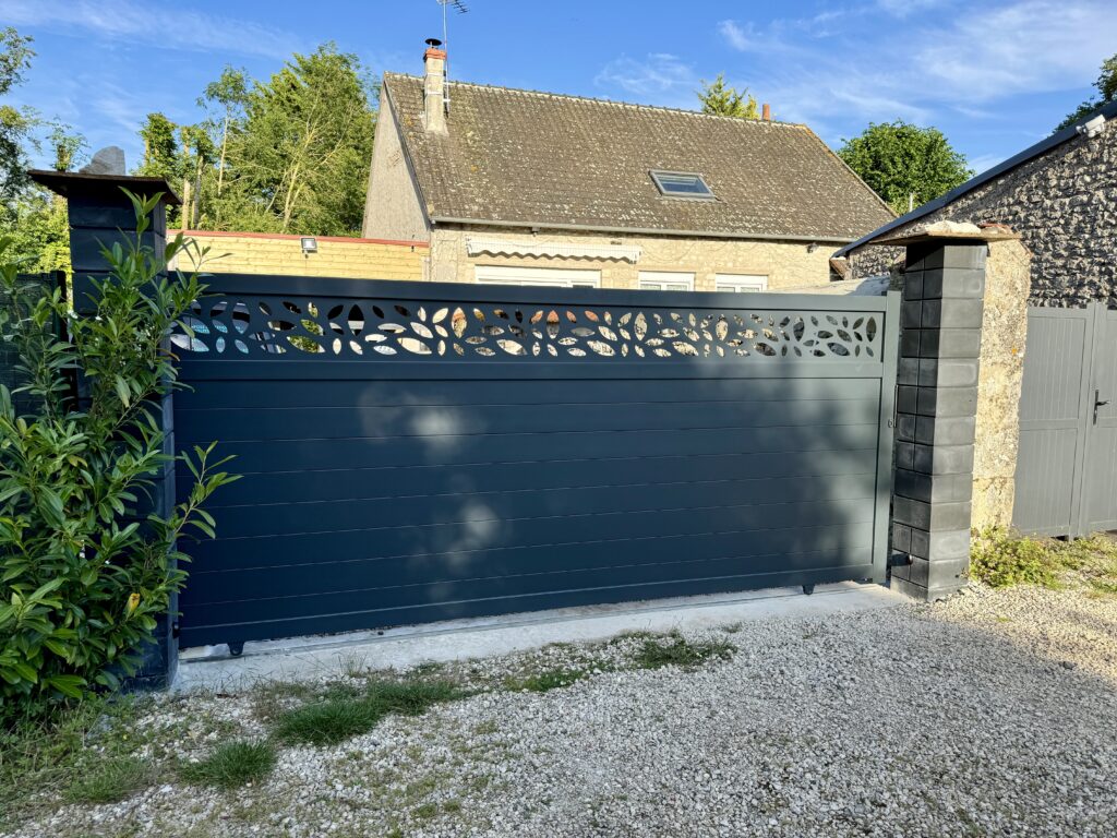 Portail coulissant aluminium