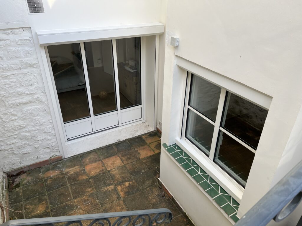 Porte-fenêtre et fenêtre aluminium + volets roulants