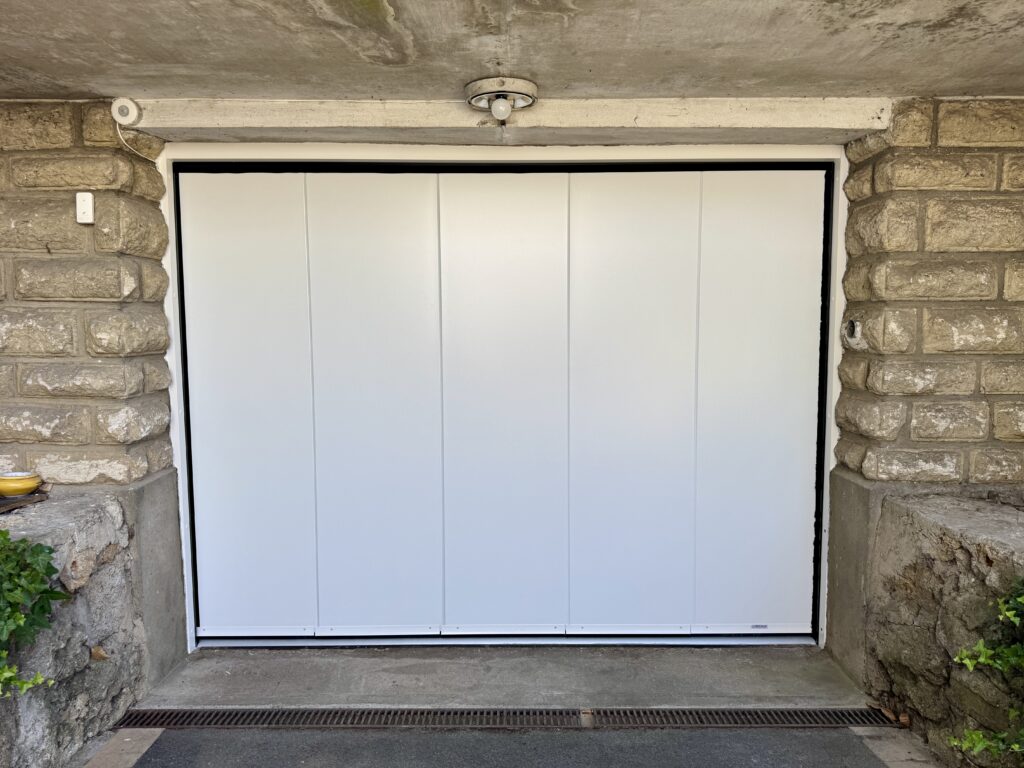 Porte de garage sectionnelle coulissante aluminium