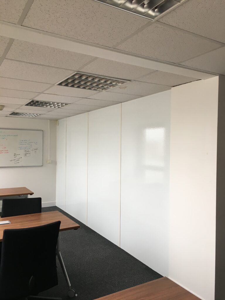 Film Velléda sur cloison amovible